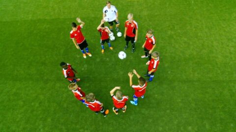 Wer den Ball schon hatte, hebt in der ersten Runde einfach die Hand. Wer den Ball schon hatte, hebt in der ersten Runde einfach die Hand.