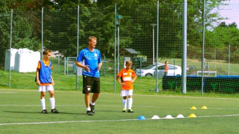 Torschuss mit Gegenspieler – wie Anfänger zu Profis werden