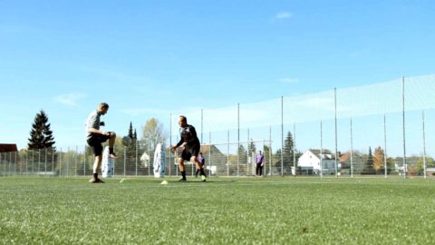Schnelligkeit, Koordination und Flankenspiel verbessern mit dieser Fussballübung