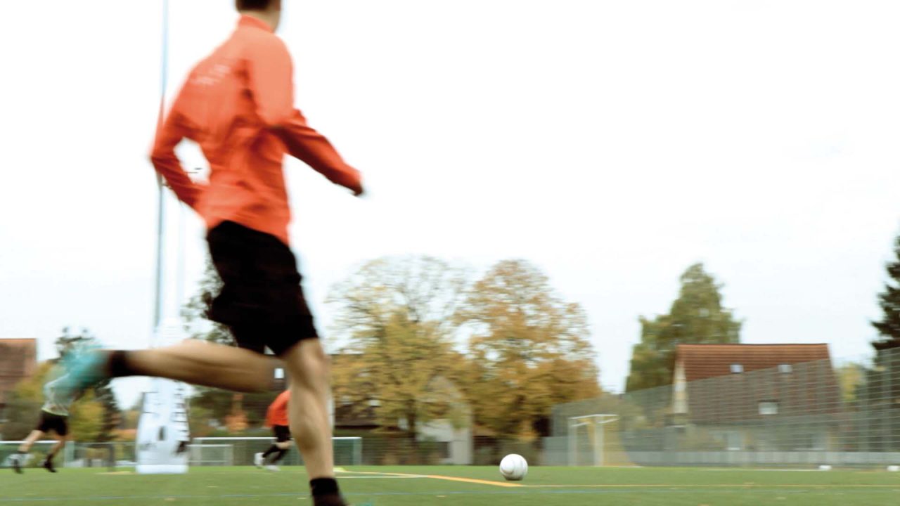 (7) Offensivspieler im 16-Meter-Raum.
