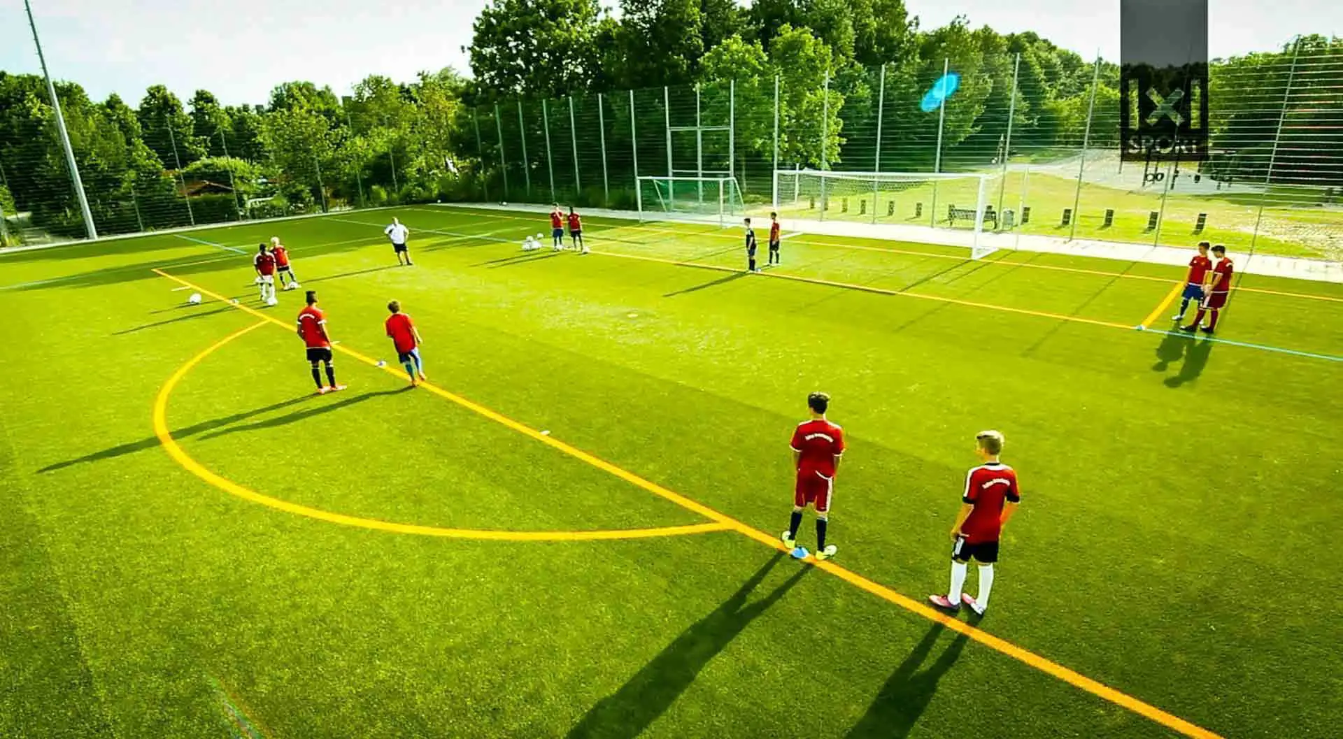 6 Stationen, 3 auf jeder Längsseite.
