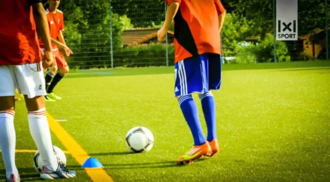 Training der Ballannahme und -mitnahme. Training der Ballannahme und -mitnahme.