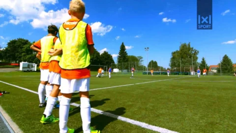 Das Wechselteam am Rand sollte jederzeit startklar sein Das Wechselteam am Rand sollte jederzeit startklar sein