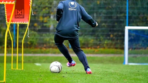 Am letzten Dummy kommt die Finte… Am letzten Dummy kommt die Finte…