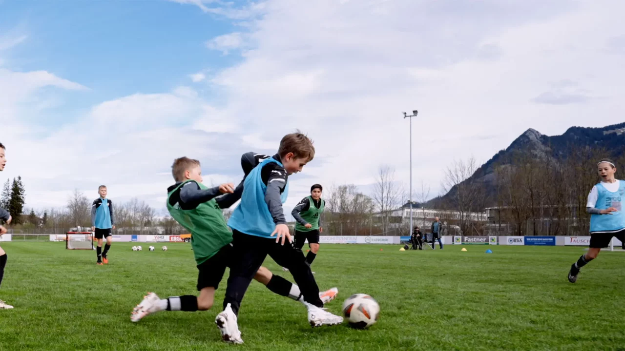 Starkes 1-gegen-1 der jungen Kicker Starkes 1-gegen-1 der jungen Kicker